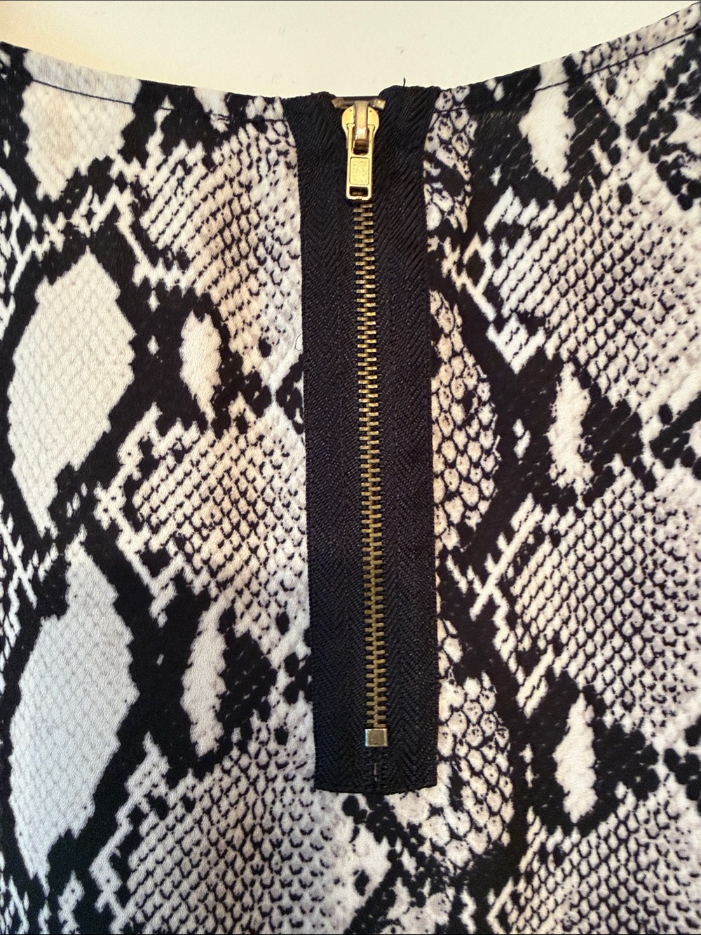 PINK ROSE Snake Print Short Sleeve Blouse - Black & White - Picture 5 of 8